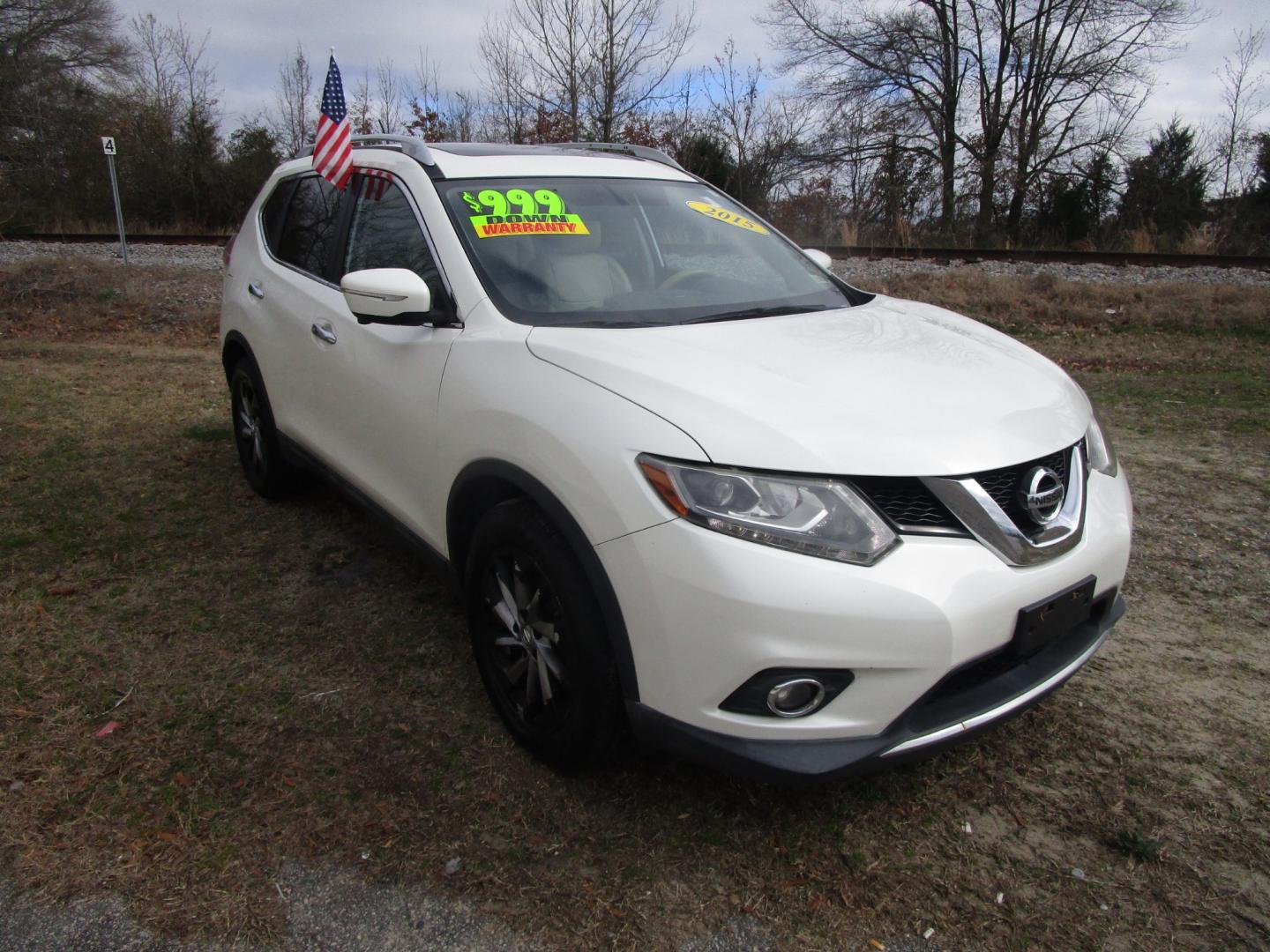 2015 White Nissan Rogue (5N1AT2MT4FC) , located at 2553 Airline Blvd, Portsmouth, VA, 23701, (757) 488-8331, 36.813889, -76.357597 - Photo#3